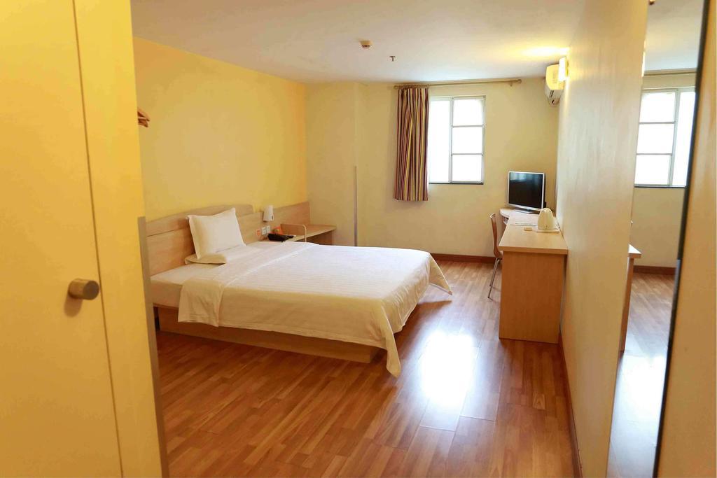 7Days Inn Chengdu North Railway Station Room photo